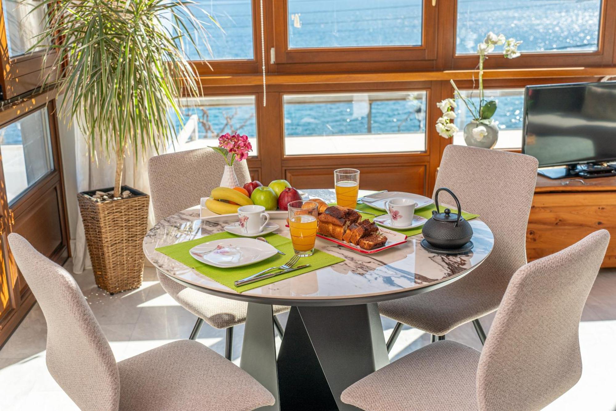 Sea Rock Apartment Agia Efimia Bagian luar foto