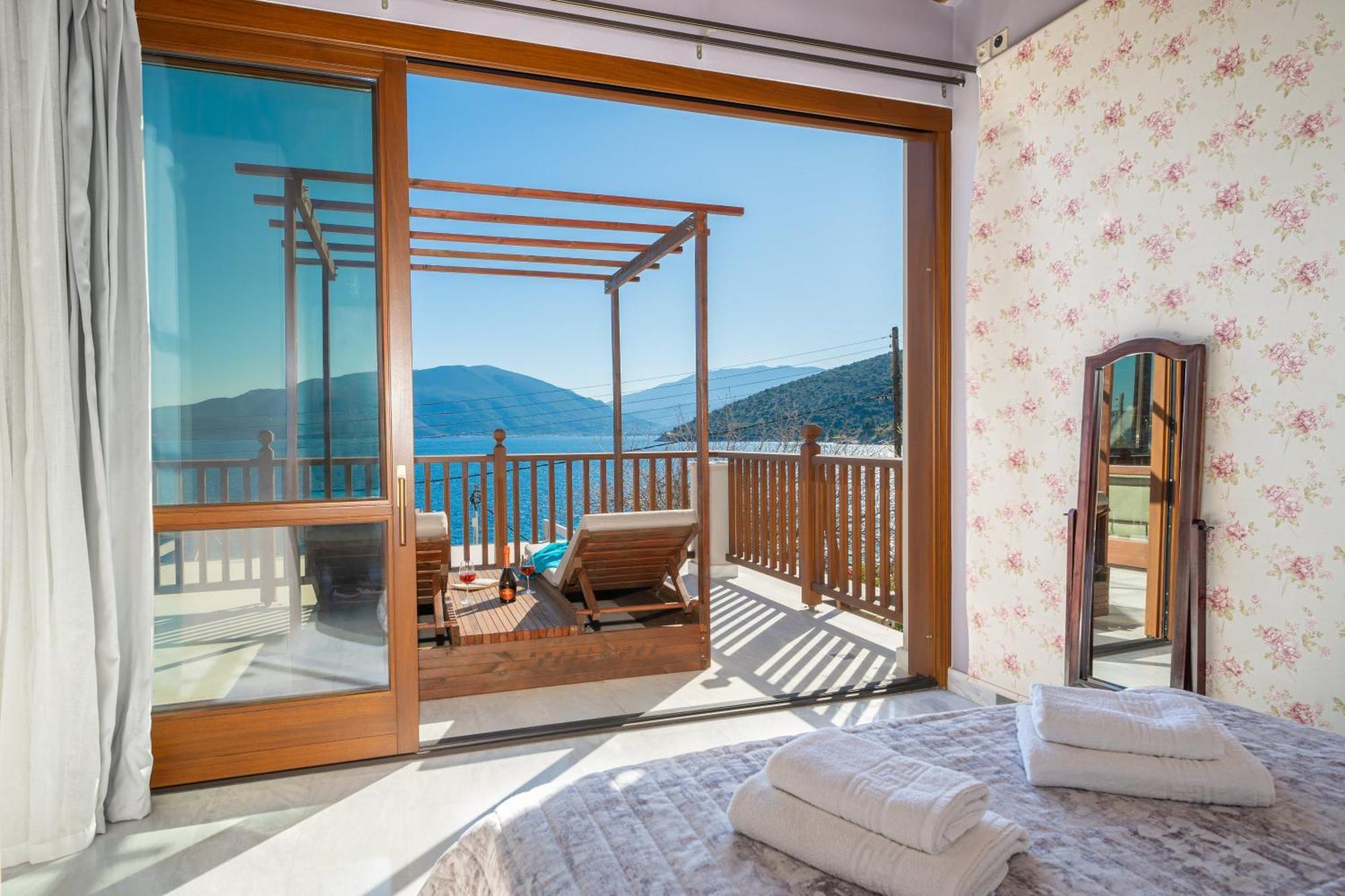 Sea Rock Apartment Agia Efimia Bagian luar foto