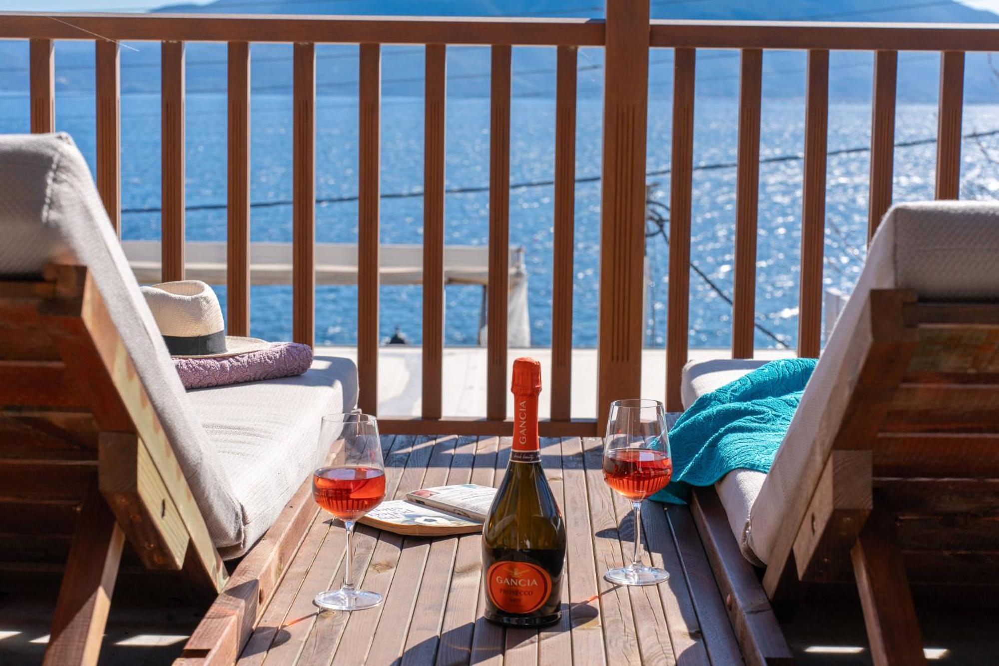 Sea Rock Apartment Agia Efimia Bagian luar foto