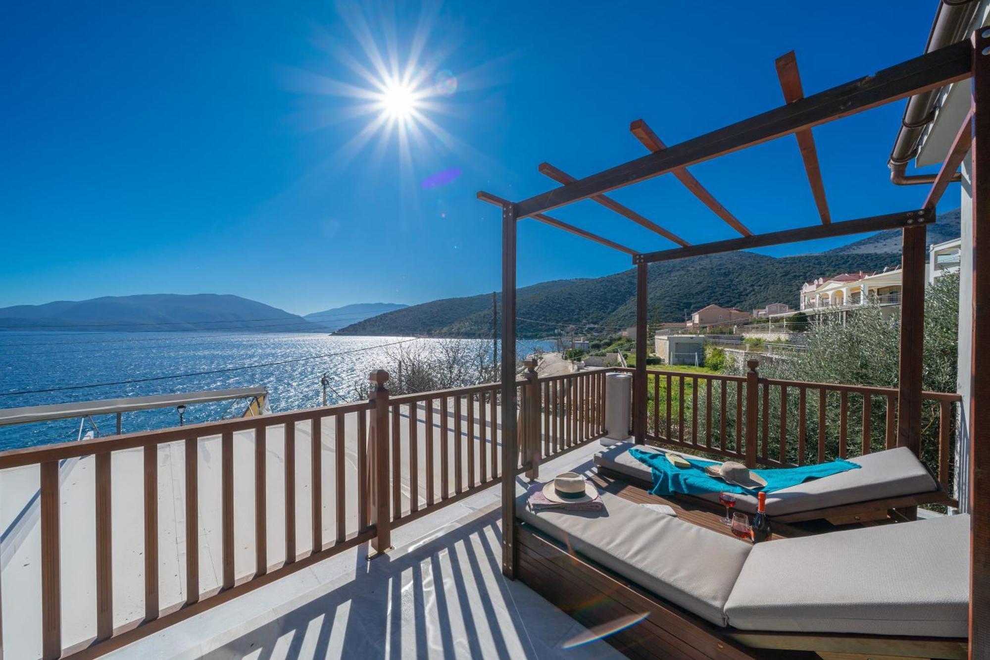 Sea Rock Apartment Agia Efimia Bagian luar foto