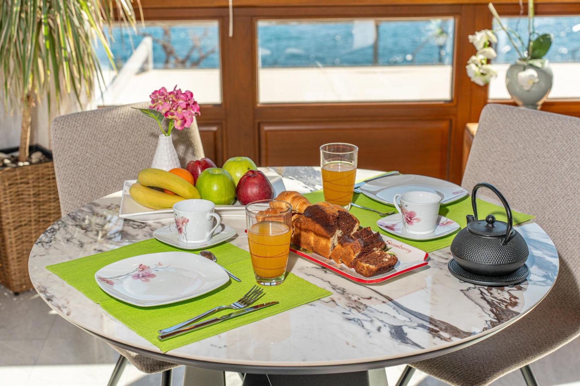 Sea Rock Apartment Agia Efimia Bagian luar foto