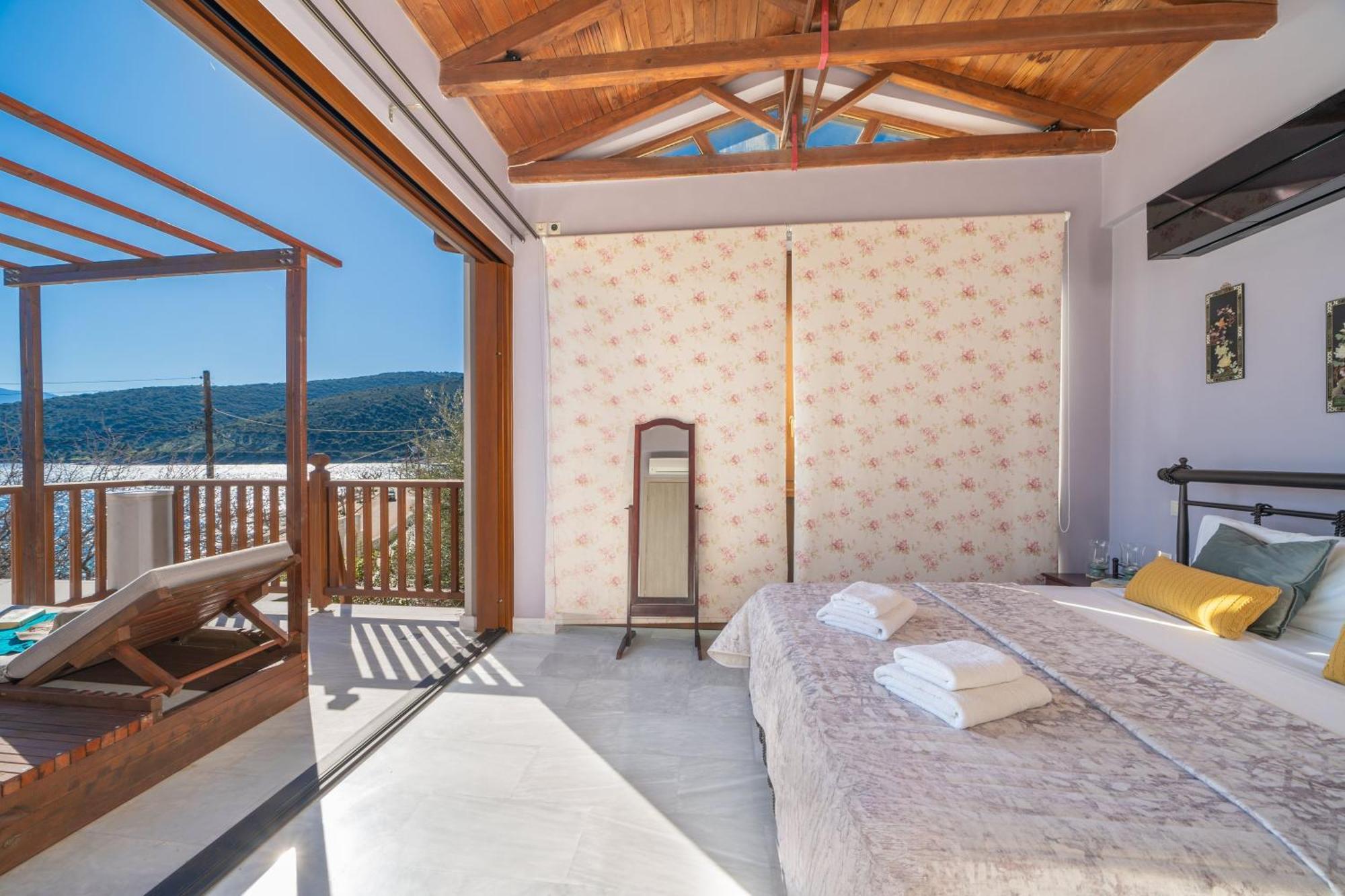 Sea Rock Apartment Agia Efimia Bagian luar foto